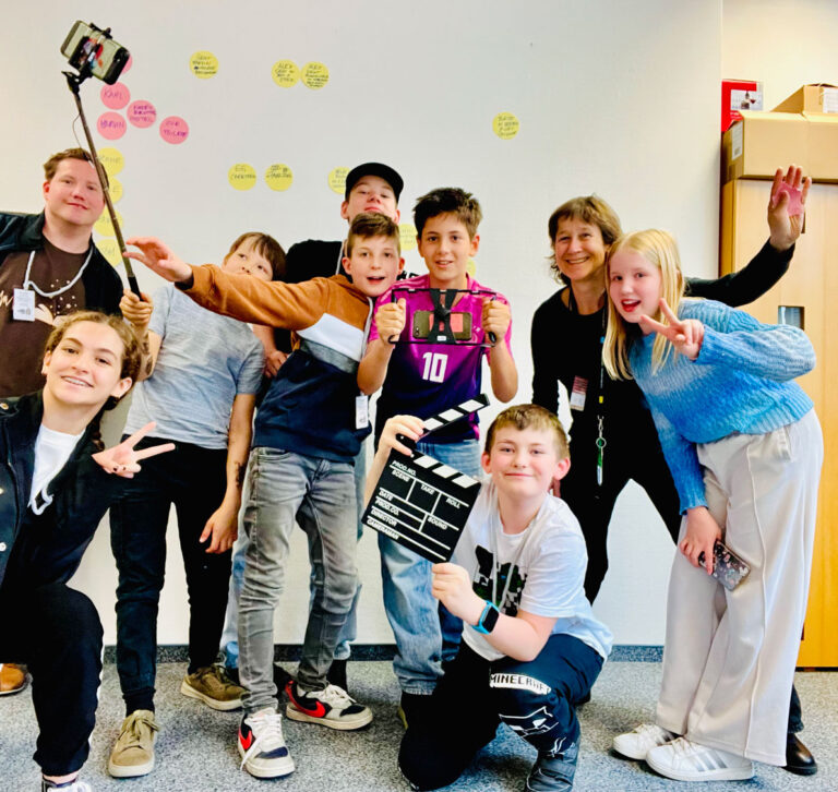 Osterferien 2025 = Hide & Seek in der Stadtbibliothek Solingen